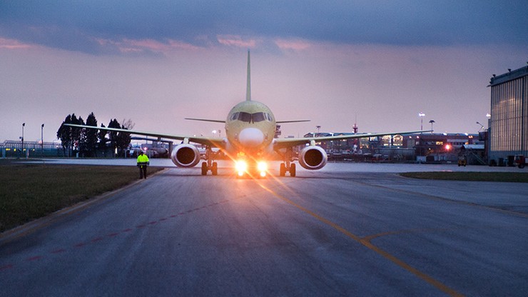 Pilot z Włoch groził, że spowoduje katastrofę. 200 pasażerów od śmierci dzieliło kilkanaście minut
