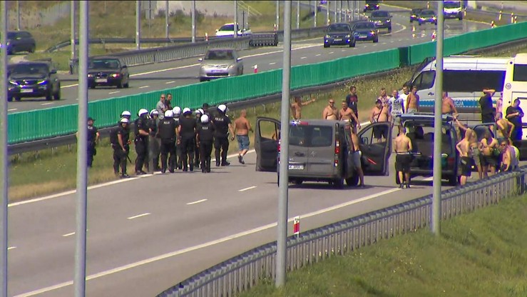 Zarzuty ws. bójki pseudokibiców na A1. Nie wiadomo, jakie i ilu osobom je postawiono