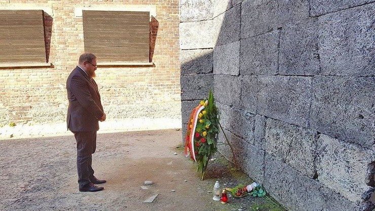 Hołd dla powstańców w Muzeum Auschwitz