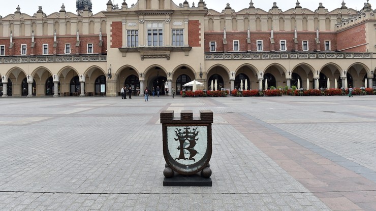 Po półrocznej przerwie skarbonka stoi znów na rynku w Krakowie