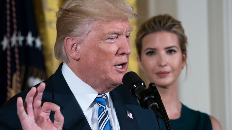 Trump podpisał ustawę o sankcjach wobec Rosji, Iranu oraz Korei Północnej. Mimo że "zawiera elementy niekonstytucyjne"