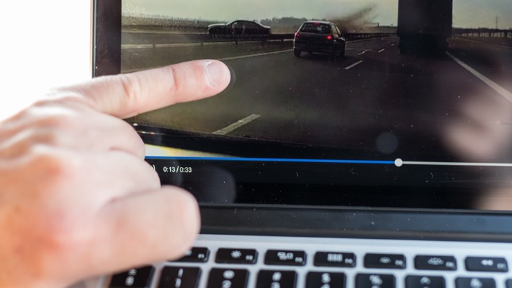 Prokuratura sprawdzi internetowe komentarze po kolizji prezydenckiej limuzyny na A4
