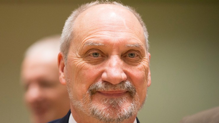 Macierewicz: zaoferowaliśmy Centrum Operacji Lądowych dla unijnych grup bojowych