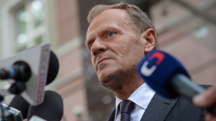 "Tusk potępia polskie polowanie na czarownice". Media w Belgii komentują wizytę byłego premiera w Warszawie