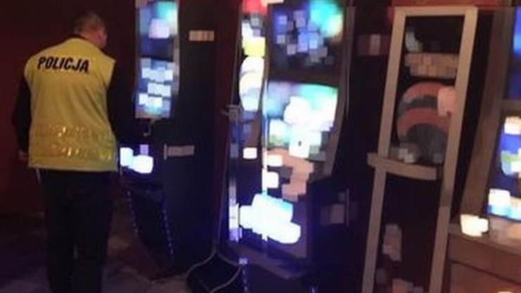 Trzymali automaty do gier w knajpach. 100 tysięcy złotych kary za każdy
