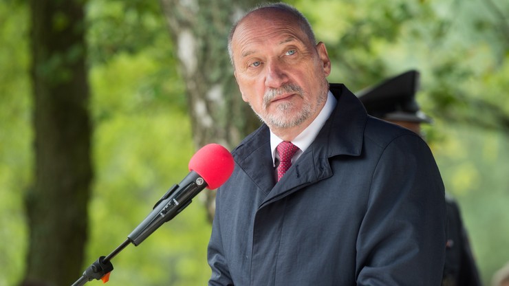 Macierewicz: Polska musi mieć armię, która będzie zdolna sama obronić ojczyznę