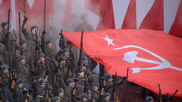 Komuniści manifestowali w Moskwie w 99. rocznicę przewrotu bolszewików