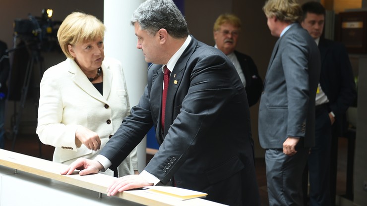 Poroszenko i Merkel o pogorszeniu się stanu bezpieczeństwa w Donbasie. Ustalili spotkanie "normandzkiej czwórki"