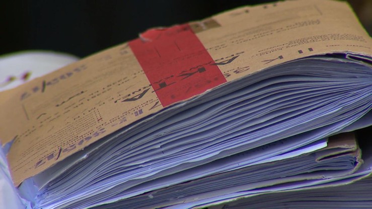 Udając policjantów, próbowali ukraść 16 mln zł innym przestępcom. Podrobili nakazy przeszukania