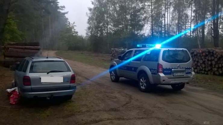 Zasnął, a koń wywiózł go w głąb lasu. Woźnicę odnaleźli policjanci