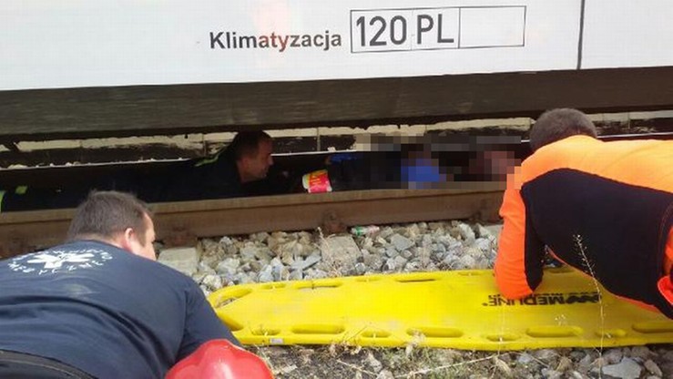 15-latek wpadł pod szynobus. "Słuchał głośno muzyki i nie słyszał ostrzeżeń"