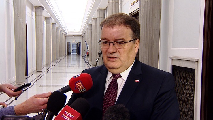 Dera: dwa przepisy noweli dot. RIO nie do obrony ze względu na normy konstytucyjne