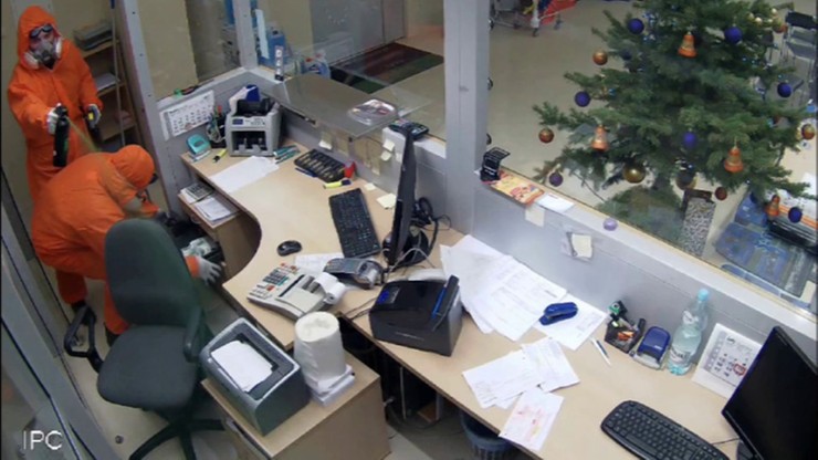 Sterroryzowali pracowników hurtowni i ukradli pieniądze. Właśnie usłyszeli zarzuty