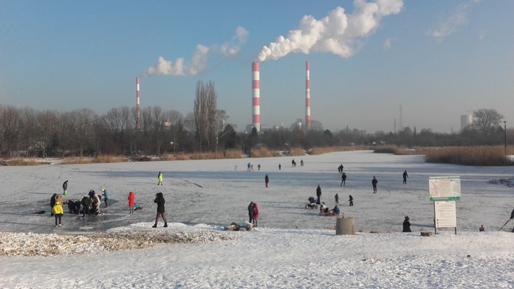 Zamarzło Jeziorko Czerniakowskie w stolicy
