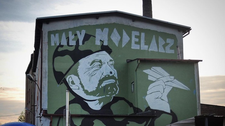 "Mały Modelarz". Podobizna Macierewicza na gdańskim muralu