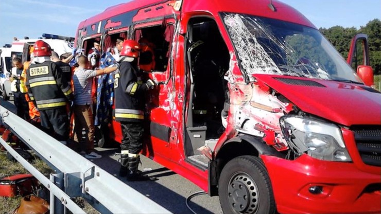 Bus wjechał w tira. Kilkanaście osób rannych