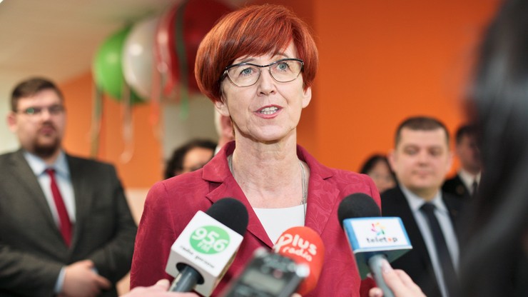 Rafalska: 3 mln 820 tys. dzieci objętych programem "500 plus"