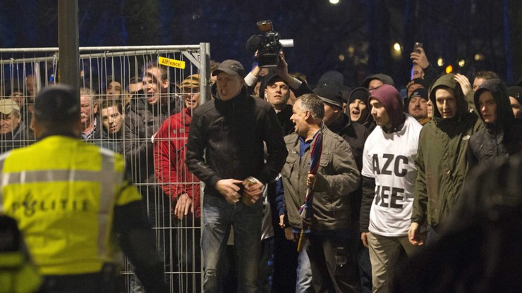 CBOS: rośnie liczba Polaków przeciwnych uchodźcom. Tylko 5 proc. badanych pozwoliłoby im osiedlić się w Polsce
