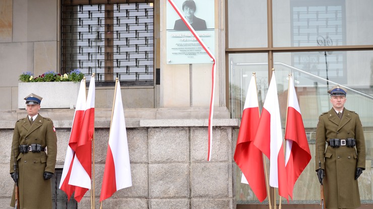 Odsłonięcie tablicy upamiętniającej Grażynę Gęsicką