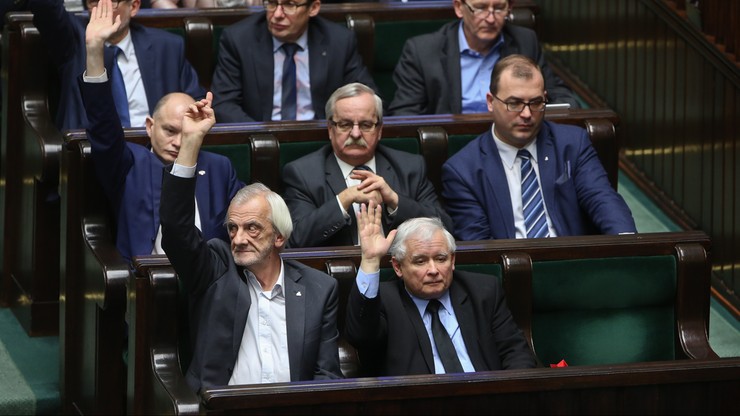 Służba cywilna po nowemu. Posłowie zdecydowali o przyjęciu nowelizacji ustawy