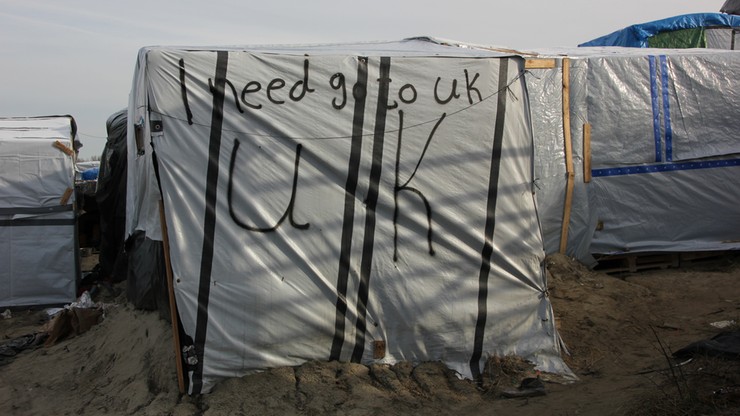 Francuzi postawią mur przeciwko imigrantom na drodze do portu w Calais