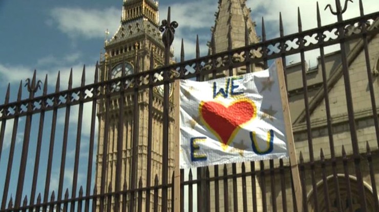 Sondaż: Polacy niepokoją się Brexitem