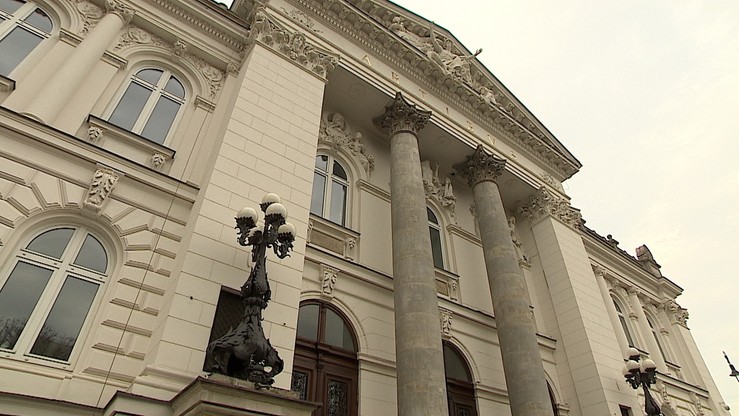 Warunkowo umorzono sprawę byłego europosła, który zniszczył rzeźbę papieża