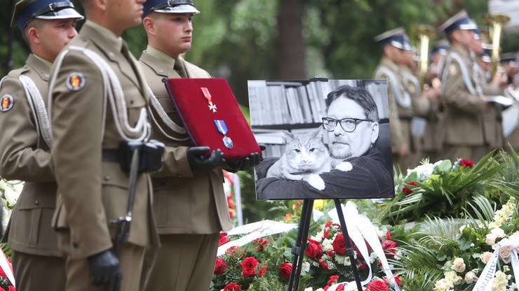 "Był dobrym żołnierzem polskiej sprawy". Na Powązkach pożegnano Andrzeja Urbańskiego
