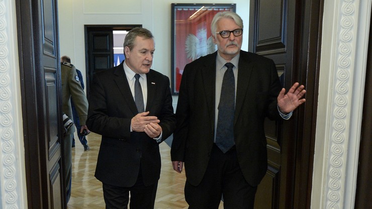 "Sprawa ta jest pewnym irytantem, ale poradzimy sobie". Waszczykowski o uruchomieniu art. 7