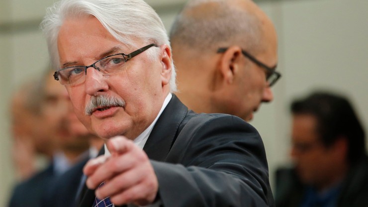 "Pytam pana Timmermansa, kiedy on był sobą i kiedy mówił prawdę"