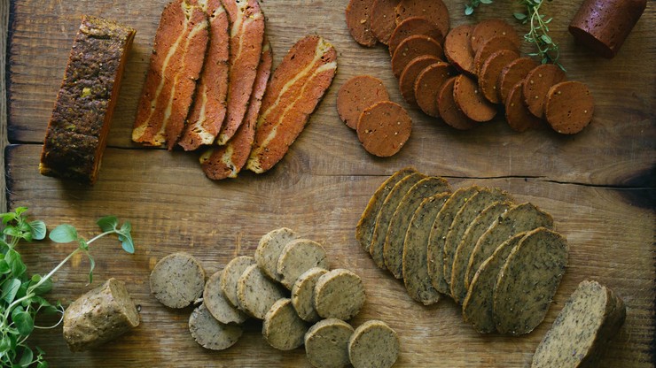 Boczek, kiełbasa i pieczeń... bez mięsa. Polscy przedsiębiorcy podjęli wyzwanie