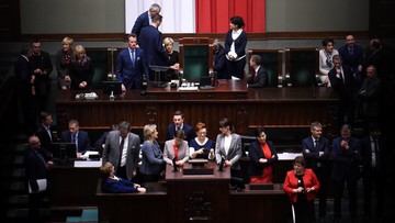 11-01-2017 18:38 Kaczyński: sprawa budżetu jest zamknięta. "Blokowanie stołu marszałka to poważne przestępstwo"