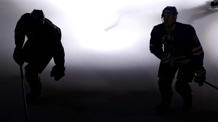 NHL: Pierwsza wygrana Arizona Coyotes w regulaminowym czasie gry