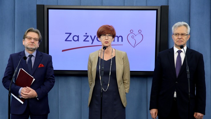Rafalska: ok. 2 tys. asystentów rodziny może być zatrudnionych dzięki "Za życiem"