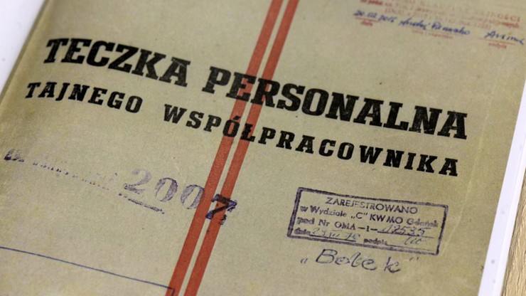 Pawłowicz domaga się pozostałych teczek. "Co jeszcze znaleziono w domu Kiszczaka"