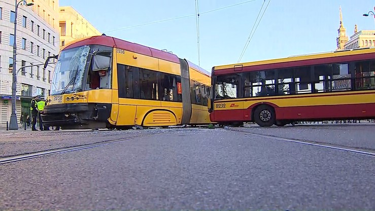 Po dwóch groźnych wypadkach w stolicy ZTM zmienia trasy autobusów. Nie będą skręcać w lewo
