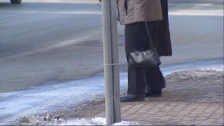Radiowóz potrącił 66-letnią kobietę. Ofiara jest w stanie krytycznym
