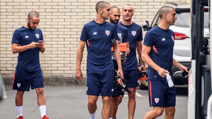Gracze Athletic Bilbao ogolili głowy. To znak wsparcia dla chorego kolegi
