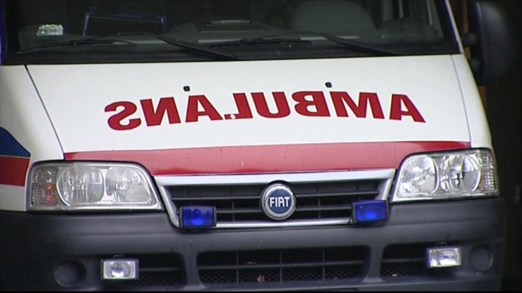 Karetka pędziła z pacjentem, kiedy zepsuły się sygnały dźwiękowe. Pomogli policjanci