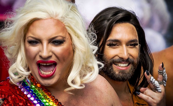 Parada gejów w Amsterdamie. Wśród uczestników Conchita Wurst i unijna komisarz