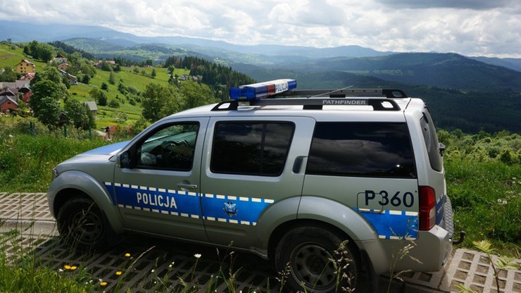 10-miesięczny Wojtek połknął metalową śrubkę. W drodze do szpitala ojciec utknął w korku, pomogli policjanci