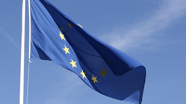 KE przewiduje wzrost inwestycji w Polsce, ale radzi oszczędzanie