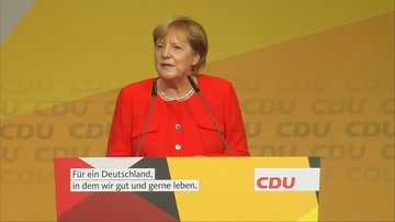 06-09-2017 05:13 Merkel obrzucona pomidorami na wiecu w Heidelbergu