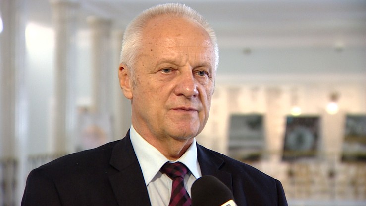 "To przejaw niepojętej głupoty" - Niesiołowski o wykluczeniu 3 posłów z PO
