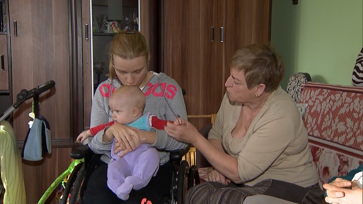 "Jestem lepszą matką niż niektóre osoby zdrowe". Dramat niepełnosprawnej, której sąd odbiera dziecko