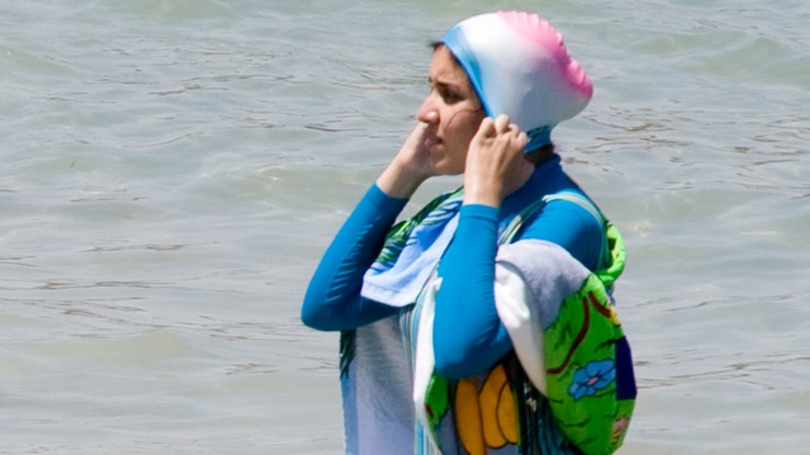 Górak-Sosnowska o zakazie noszenia burkini: a co z Chinkami, które noszą piankę, żeby się nie opalić?