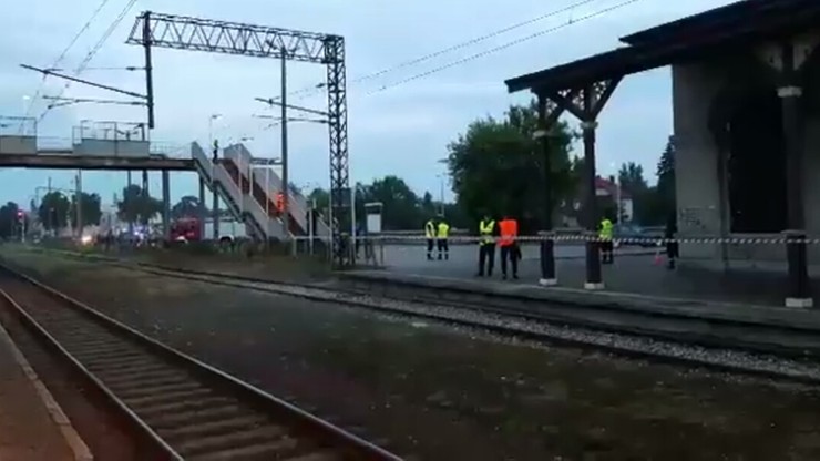 Dworzec w Grajewie (woj. podlaskie): ćwiczenia antyterrorystyczne straży pożarnej, pogotowia ratunkowego i policji