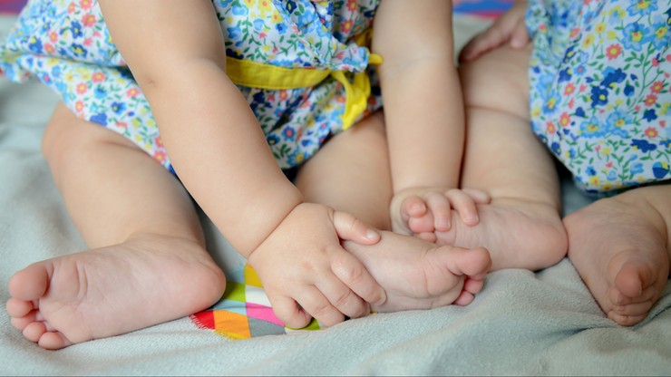 Matką surogatka, a ojcami dwaj homoseksualiści. Precedens we Włoszech