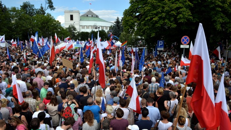 Policja: niedzielne manifestacje w stolicy przebiegły spokojnie