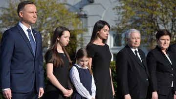 10-04-2017 20:06 "Na Krakowskim Przedmieściu powinny stanąć dwa pomniki". Prezydent Andrzej Duda w 7. rocznicę katastrofy smoleńskiej